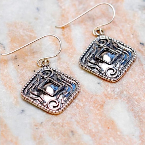 Opulenza Jewelry - Diamond Shaped 925 Sterling Silver Ornate Earrings